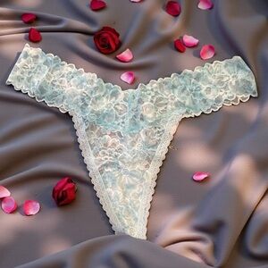 NWT Victoria’s Secret Thong Panty